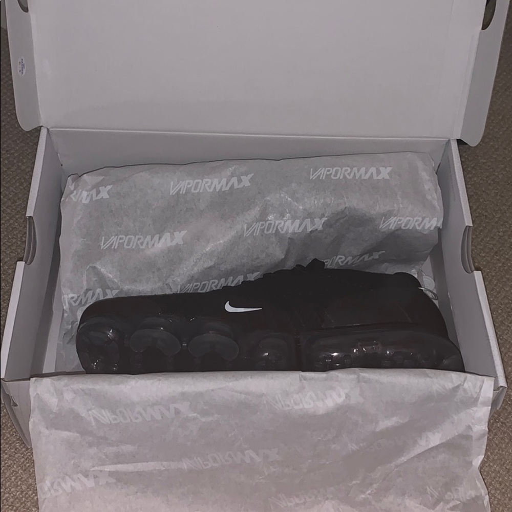 SOLD Nike Air Vapormax Flyknit 2